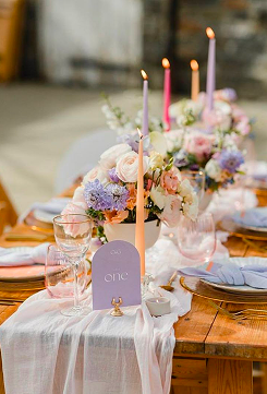 Table aux teintes pastel